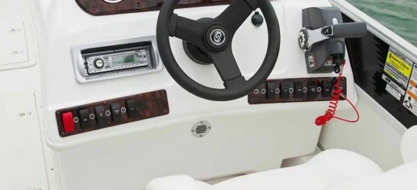 Hurricane Fun Deck 150 CV – Image 10